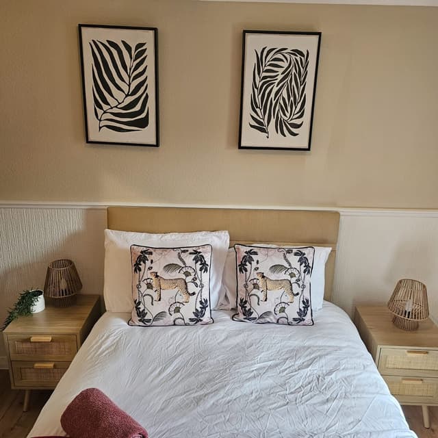 1 Bed - Cosy Edinburgh Flat Nr Royal Infirmary  - View 1