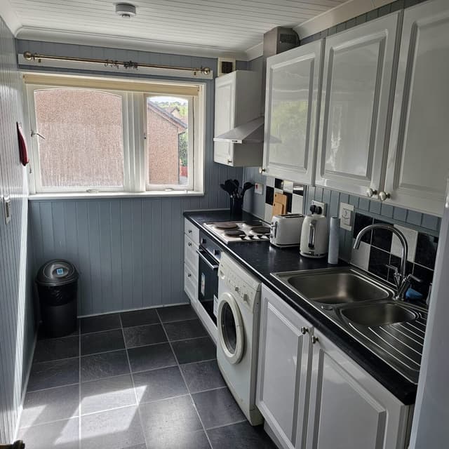 1 Bed - Cosy Edinburgh Flat Nr Royal Infirmary  - View 4
