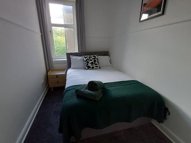 3br Flat • Near Maryhill / Glasgow West End - View 1