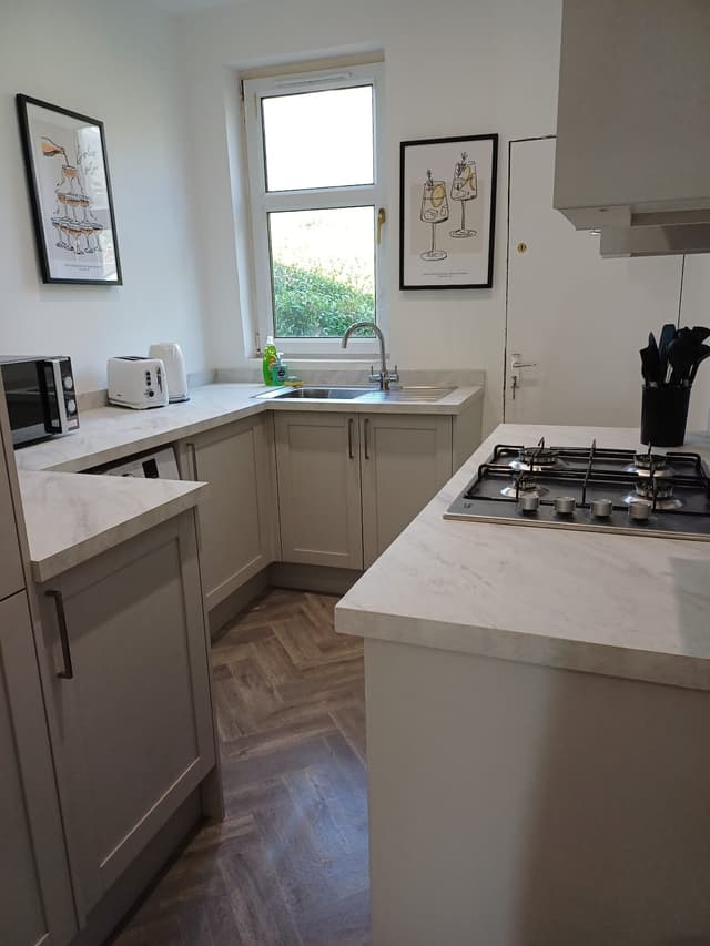 3br Flat • Near Maryhill / Glasgow West End - View 4