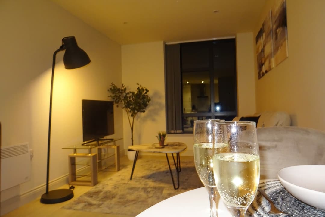 Modern Flat - Leeds City Centre  - View 5