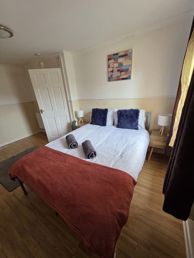3bed House Nr Edinburgh Airport - Sleeps 6 - View 1