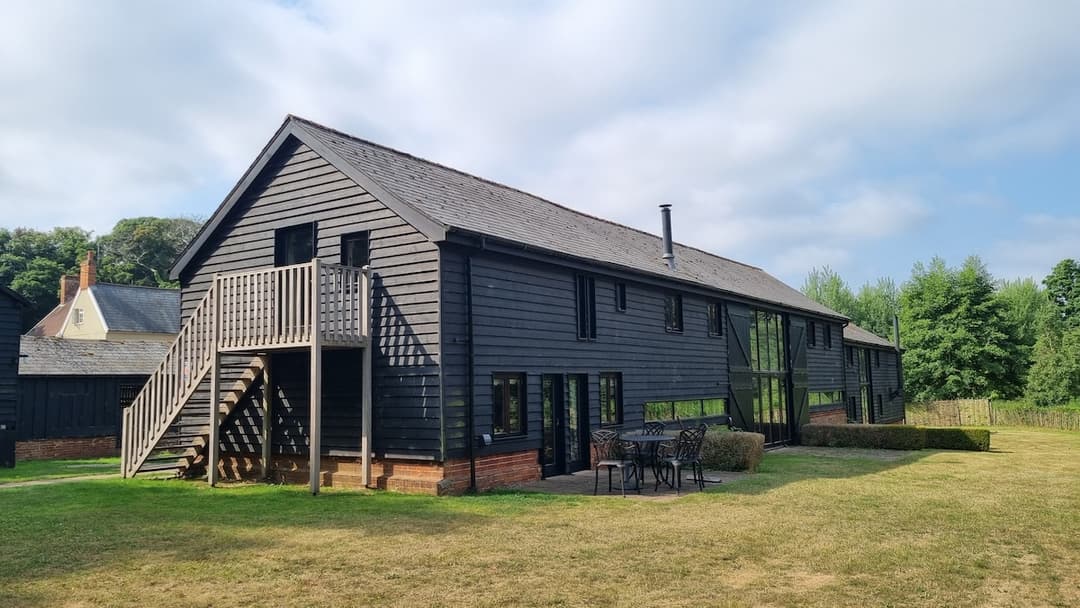  Beautiful Barn In Suffolk - Sleeps 10 - View 13