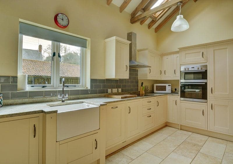  Beautiful Barn In Suffolk - Sleeps 10 - View 8
