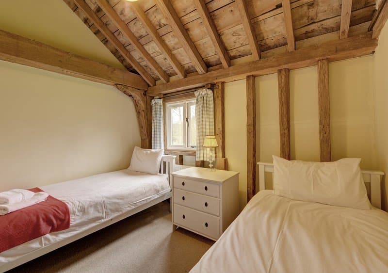  Beautiful Barn In Suffolk - Sleeps 10 - View 12
