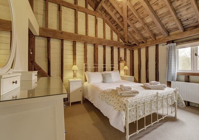  Beautiful Barn In Suffolk - Sleeps 10 - View 1