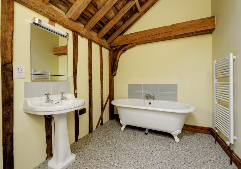  Beautiful Barn In Suffolk - Sleeps 10 - View 10