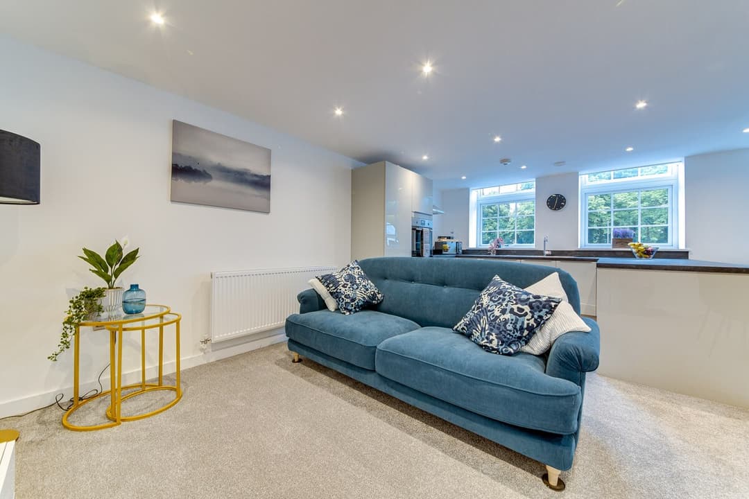 Contemporary & Stylish 2-Bed -Parking*Wifi*Netflix - View 2