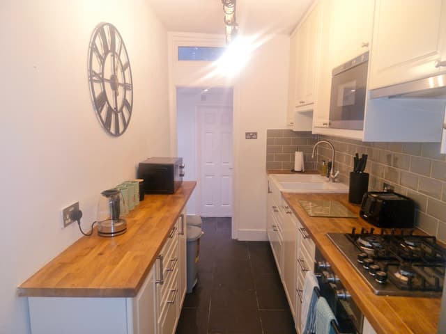 Lovely 3 Bed Wimbledon + Garden - View 2