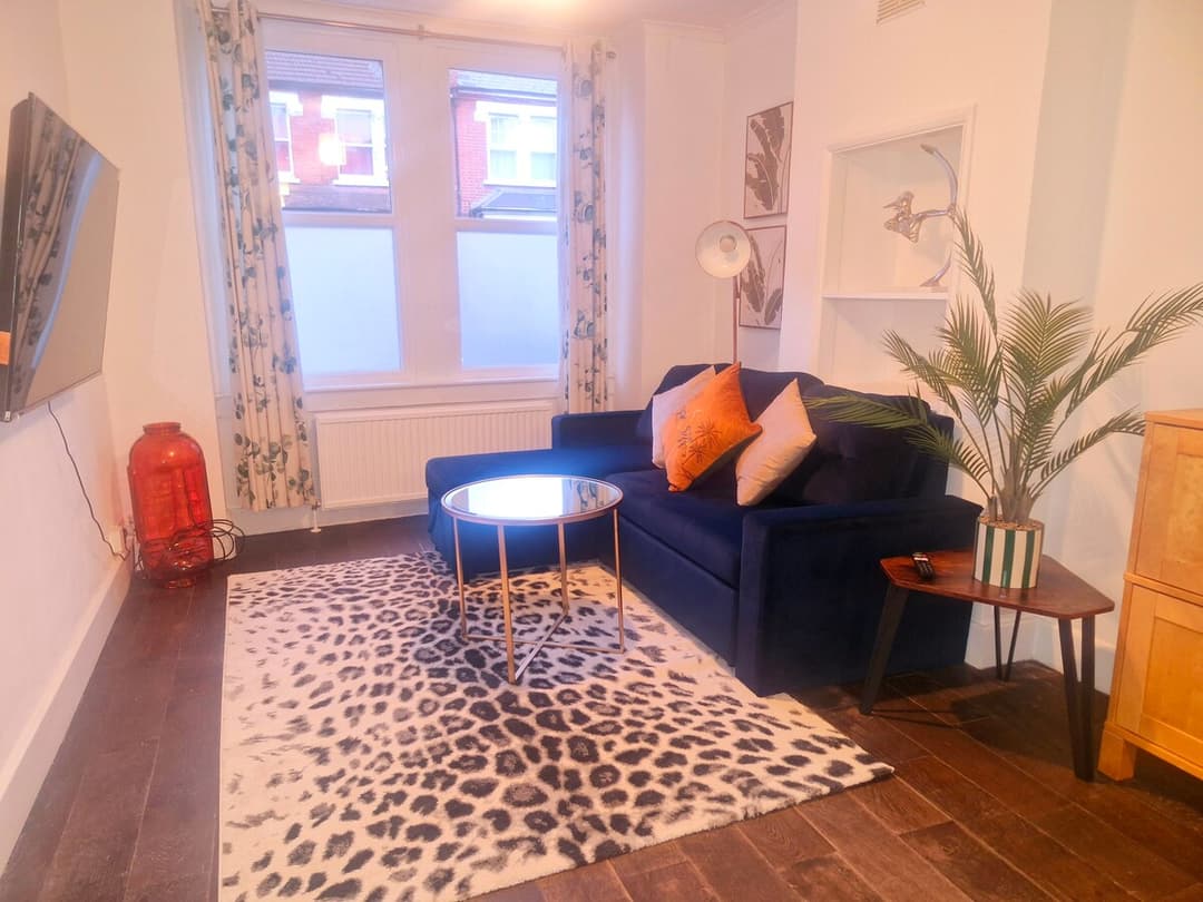 Lovely 3 Bed Wimbledon + Garden - View 1