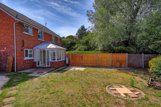 Big Discounts | 3 Bed | Parking | Garden - View 3