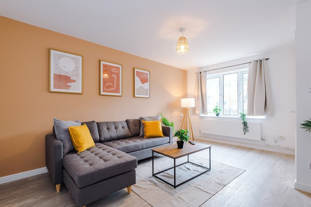 Modern 3 Bed - Driveway For 2 Vehicles! Manchester - View 1