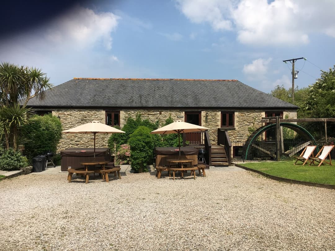 Mid Cornwall 4 Double Bedroom, 3 Bathroom Barn Conversion With Private Hot Tub - View 8