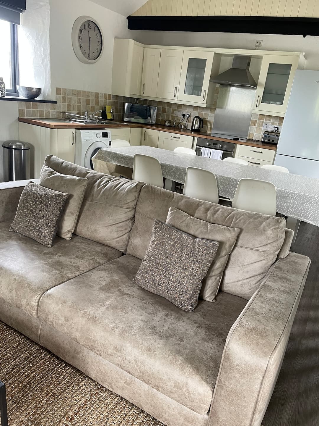 Mid Cornwall 4 Double Bedroom, 3 Bathroom Barn Conversion With Private Hot Tub - View 10