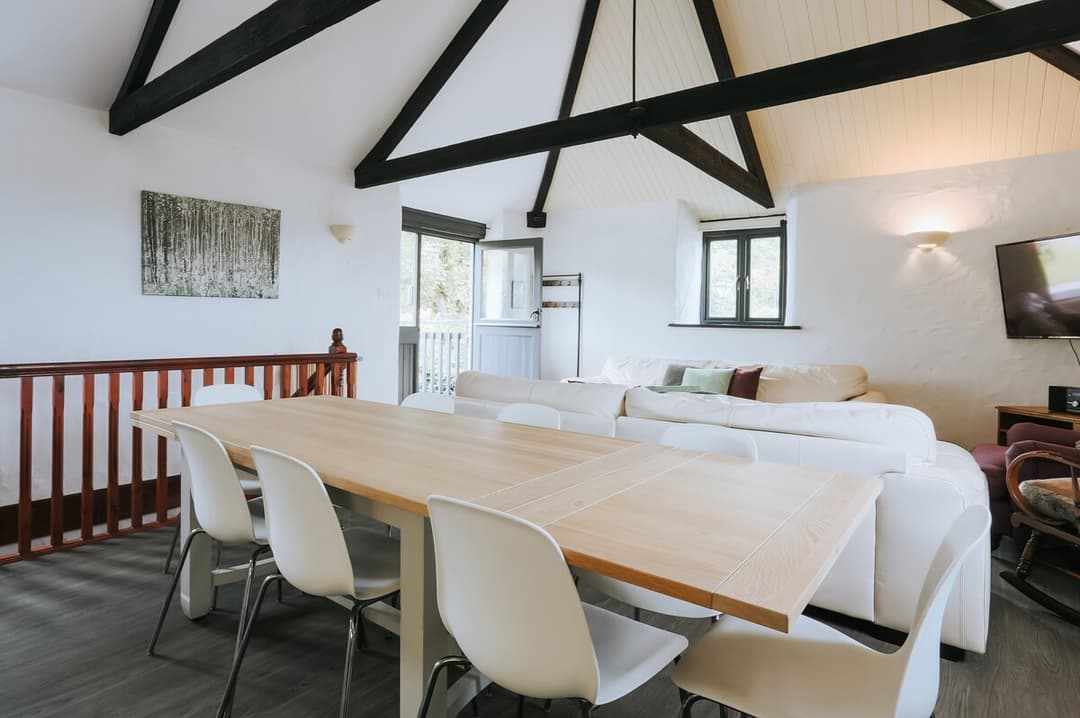 Mid Cornwall 4 Double Bedroom, 3 Bathroom Barn Conversion With Private Hot Tub - View 12