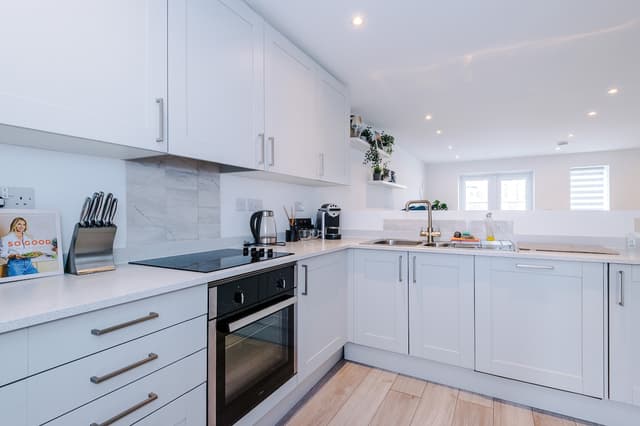 2br Getaway In Salford W/ Wifi, Ps5, Parking - View 2