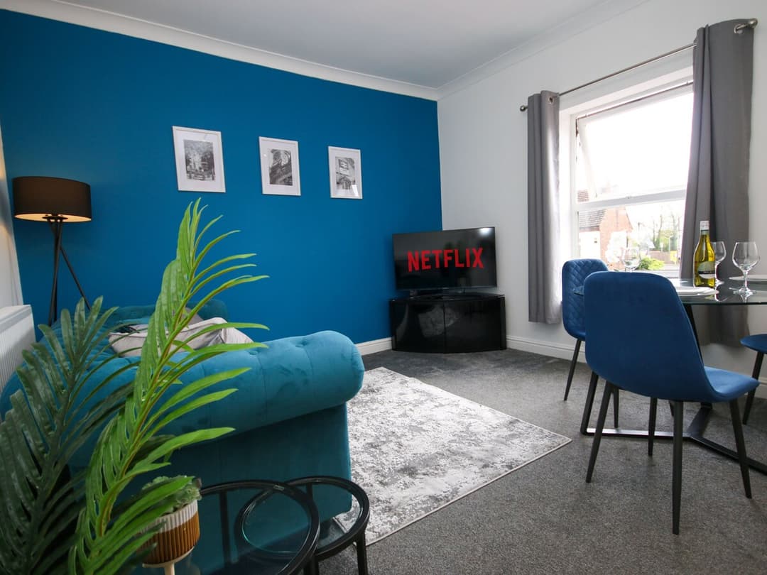 Inviting 2-Bed apartment - Perfect for Contractors - View 4