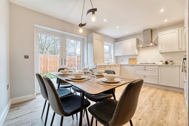 Incredible Kitchen, FREE Parking, Garden, Central - View 2