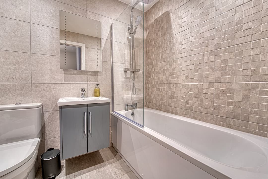 Incredible Kitchen, FREE Parking, Garden, Central - View 7