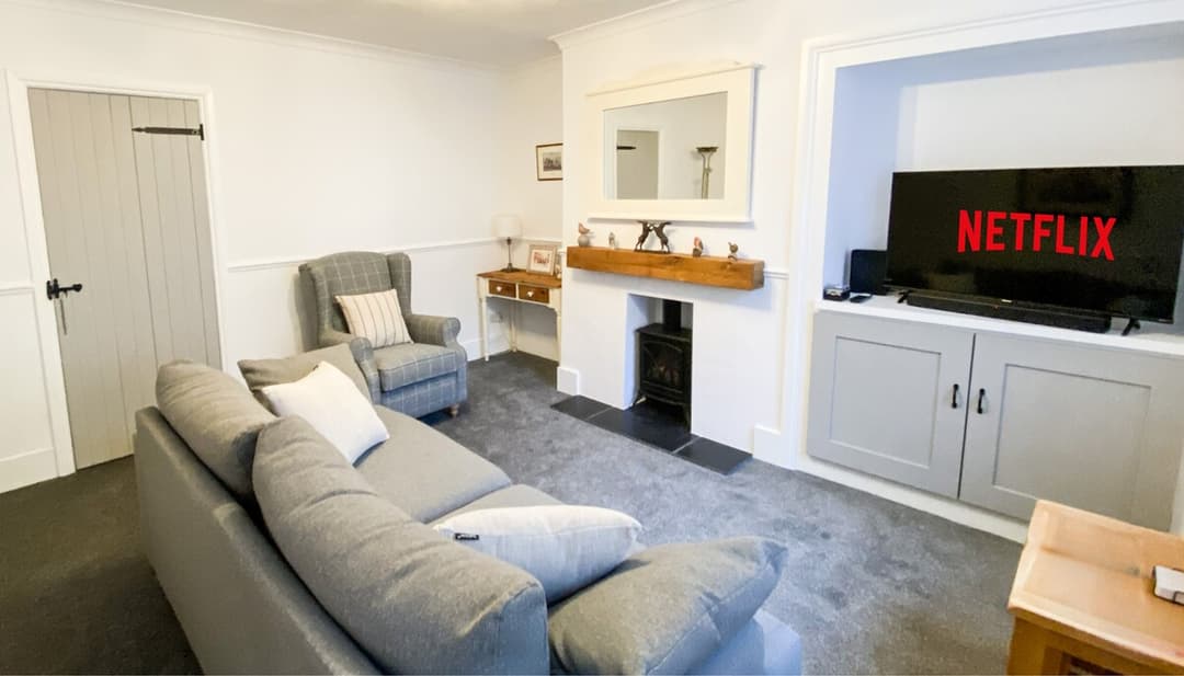 Newly Refurbished 2-Bed - Patio, Netflix & Wi-Fi - View 4