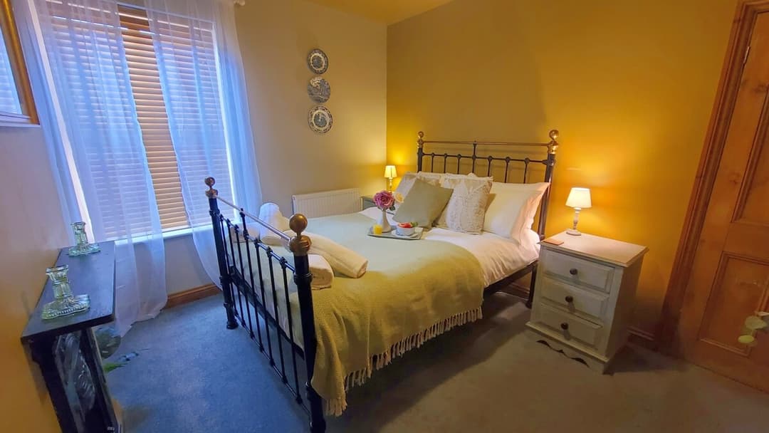 2 Bed Cottage Cannock - View 3