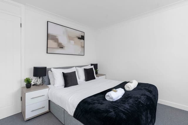 4 Bedroom House West Lothian | Wifi | Parking - View 2