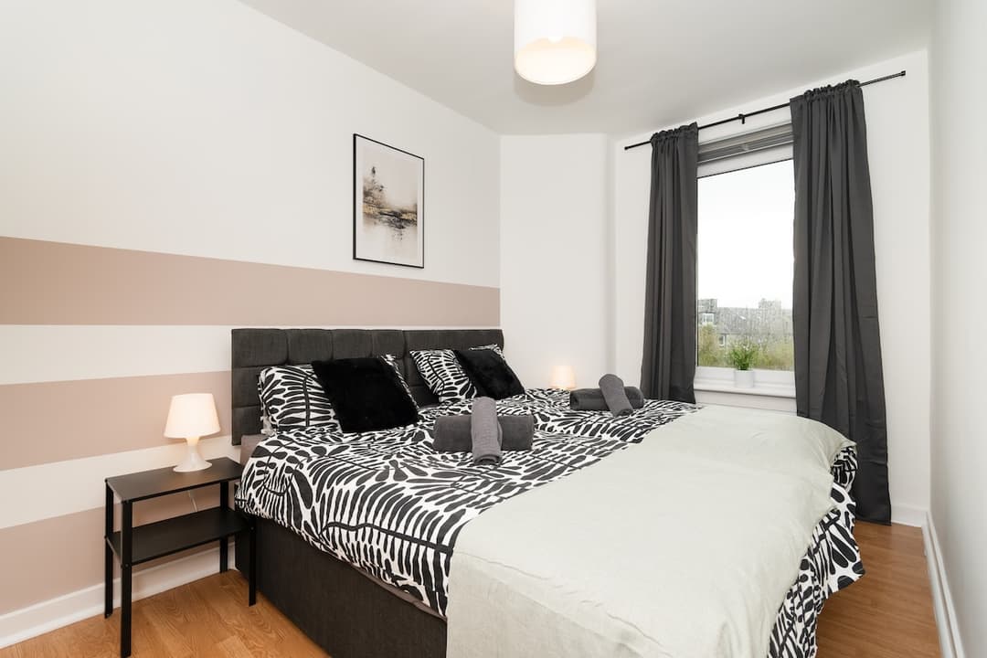 Dunfermline | Free Wifi | 2 Bed House - View 2