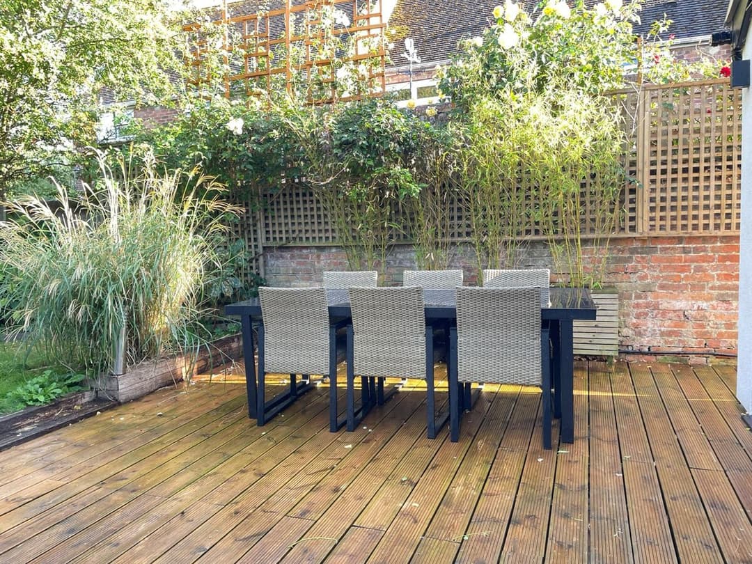 Spacious 4 Bedroom House by Oxford Train Station - View 8