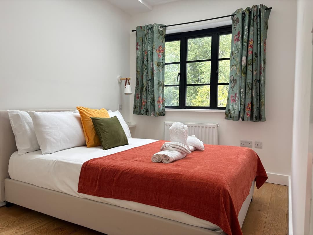 Spacious 4 Bedroom House by Oxford Train Station - View 18