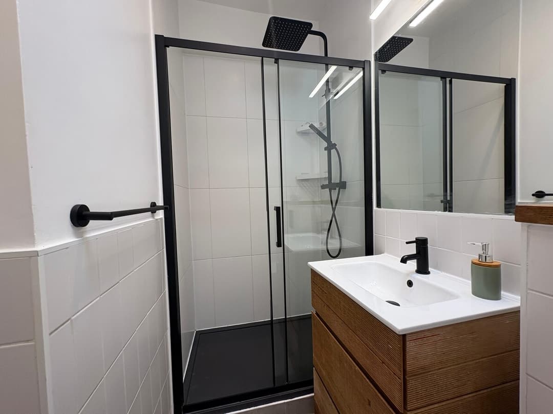 Spacious 4 Bedroom House by Oxford Train Station - View 19