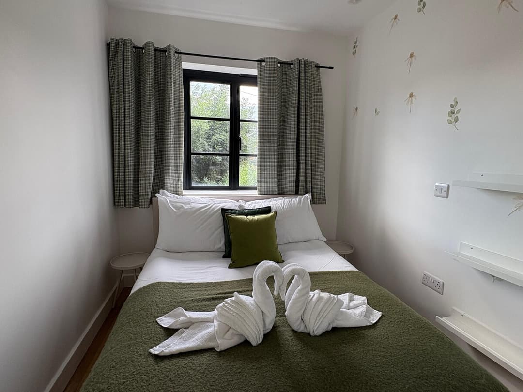 Spacious 4 Bedroom House by Oxford Train Station - View 21
