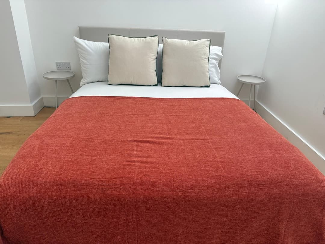 Spacious 4 Bedroom House by Oxford Train Station - View 5