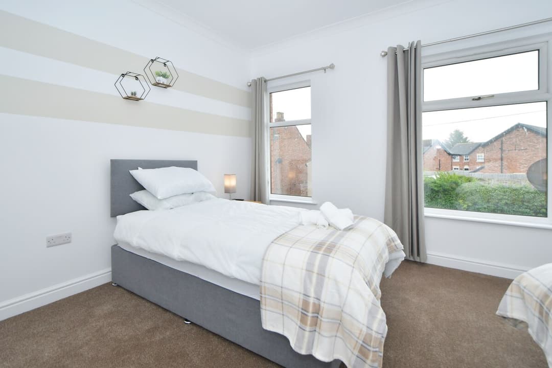Entire 3 Bedroom 2 Bathroom Home In Cheshire East, United Kingdom - View 1
