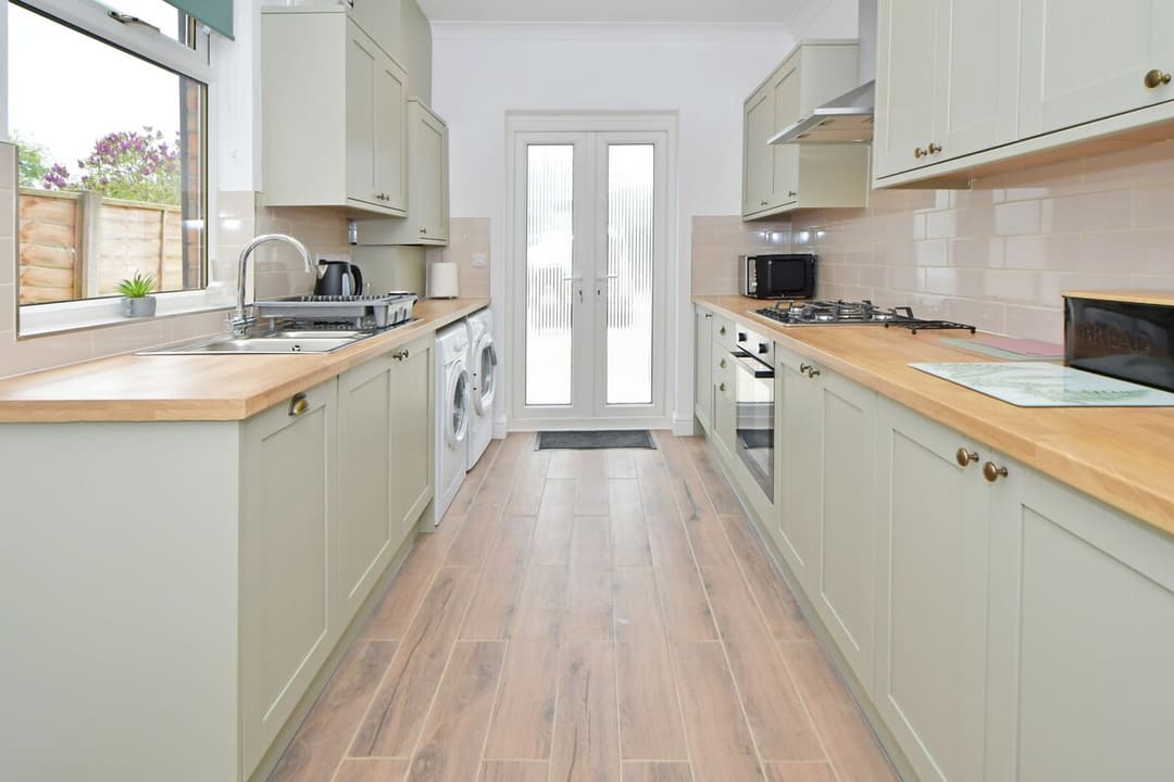 Entire 3 Bedroom 2 Bathroom Home In Cheshire East, United Kingdom - View 2