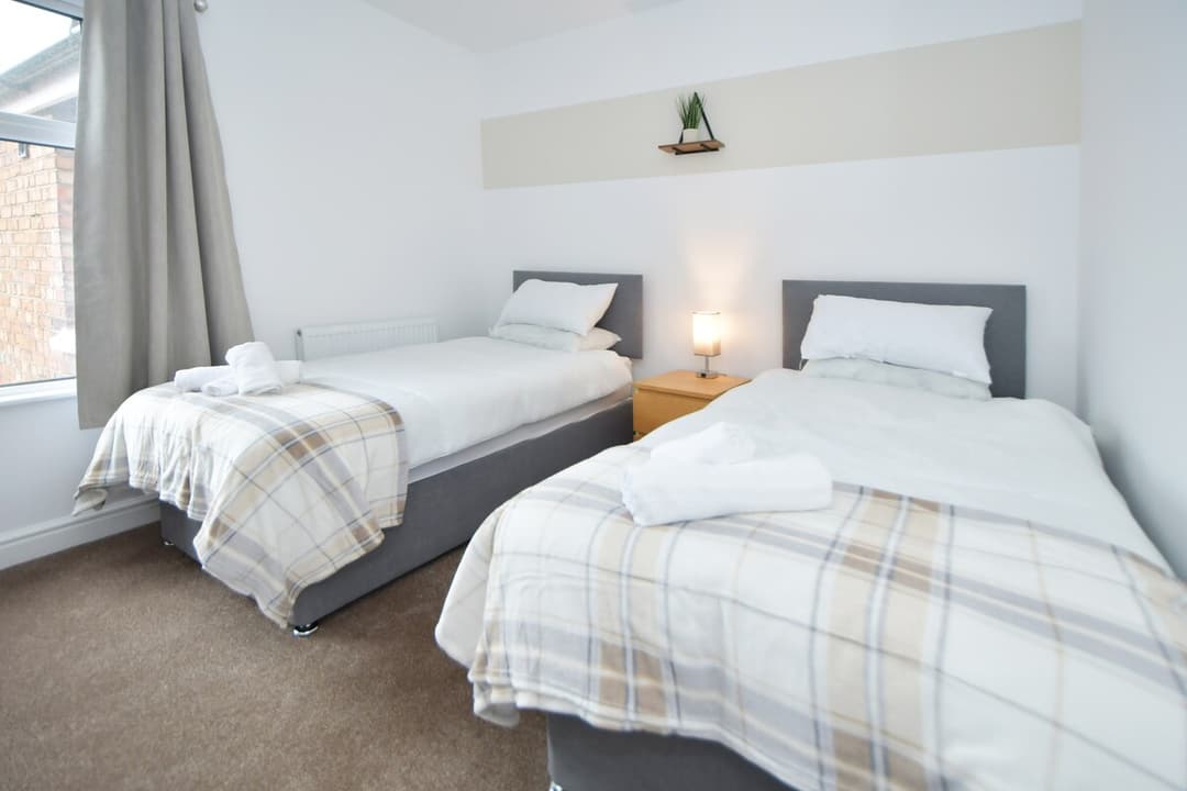 Entire 3 Bedroom 2 Bathroom Home In Cheshire East, United Kingdom - View 5
