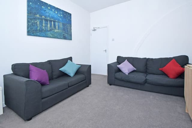 Entire 3 Bedroom 2 Bathroom Home In Cheshire East - View 2