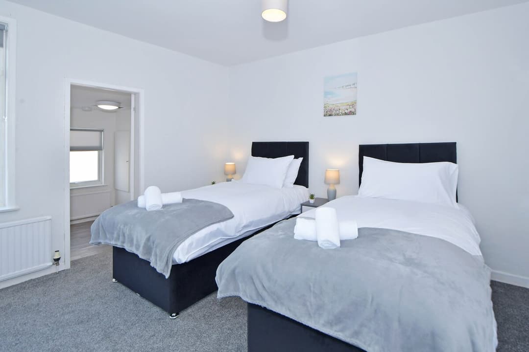 Entire 3 Bedroom 2 Bathroom Home In Cheshire East - View 28