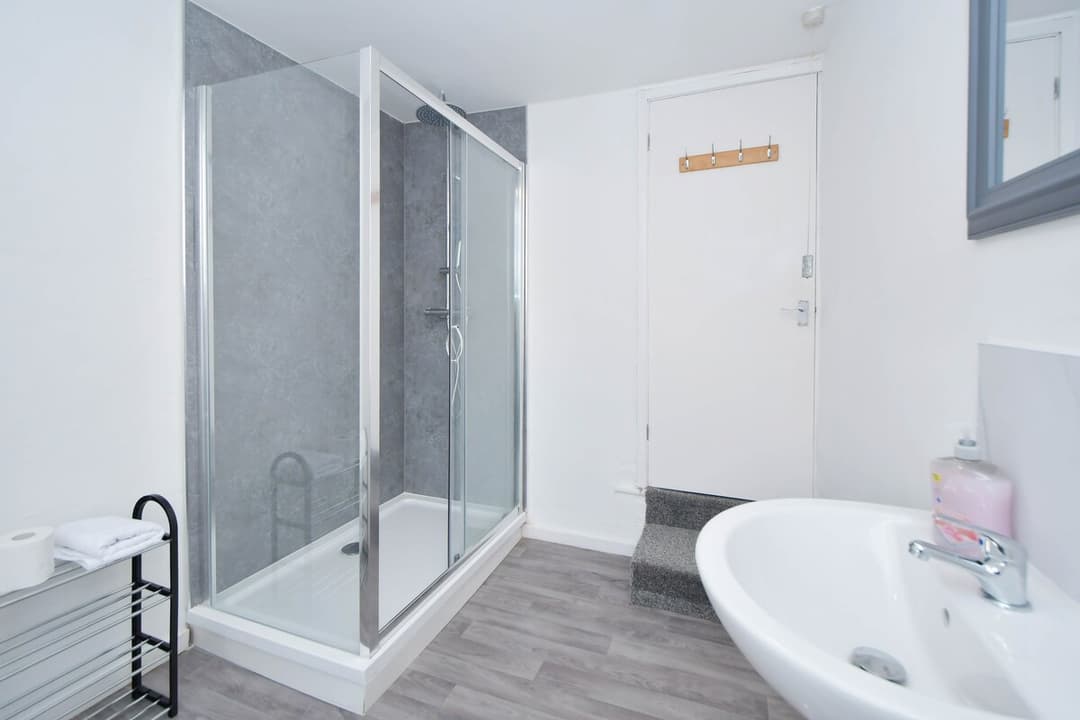 Entire 3 Bedroom 2 Bathroom Home In Cheshire East - View 34