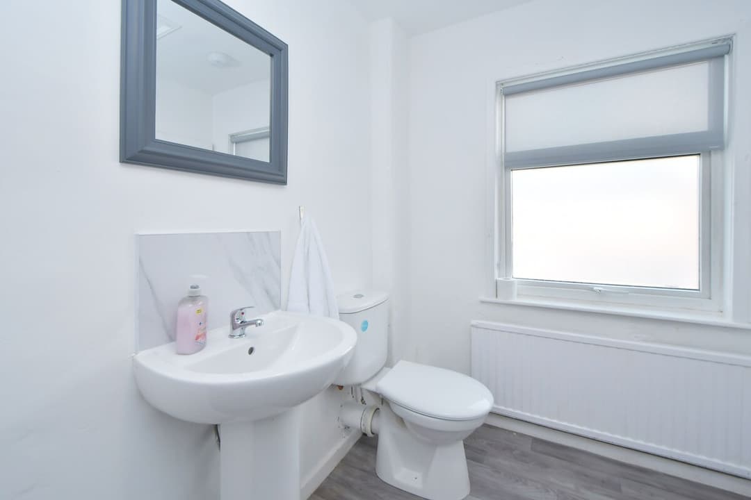 Entire 3 Bedroom 2 Bathroom Home In Cheshire East - View 35