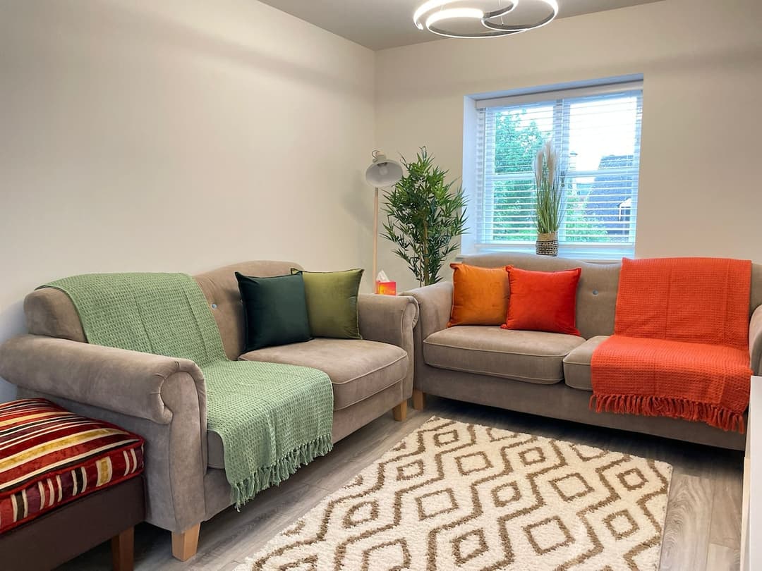 Stylish 2 Bedroom Flat Near Bicester Village - View 3