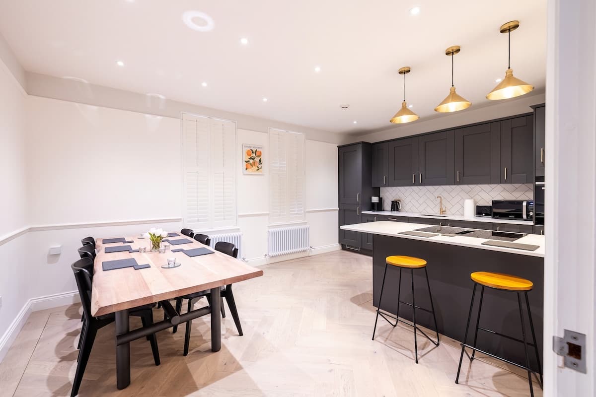 Modern 3/4bed 3bath | Comfort & Style