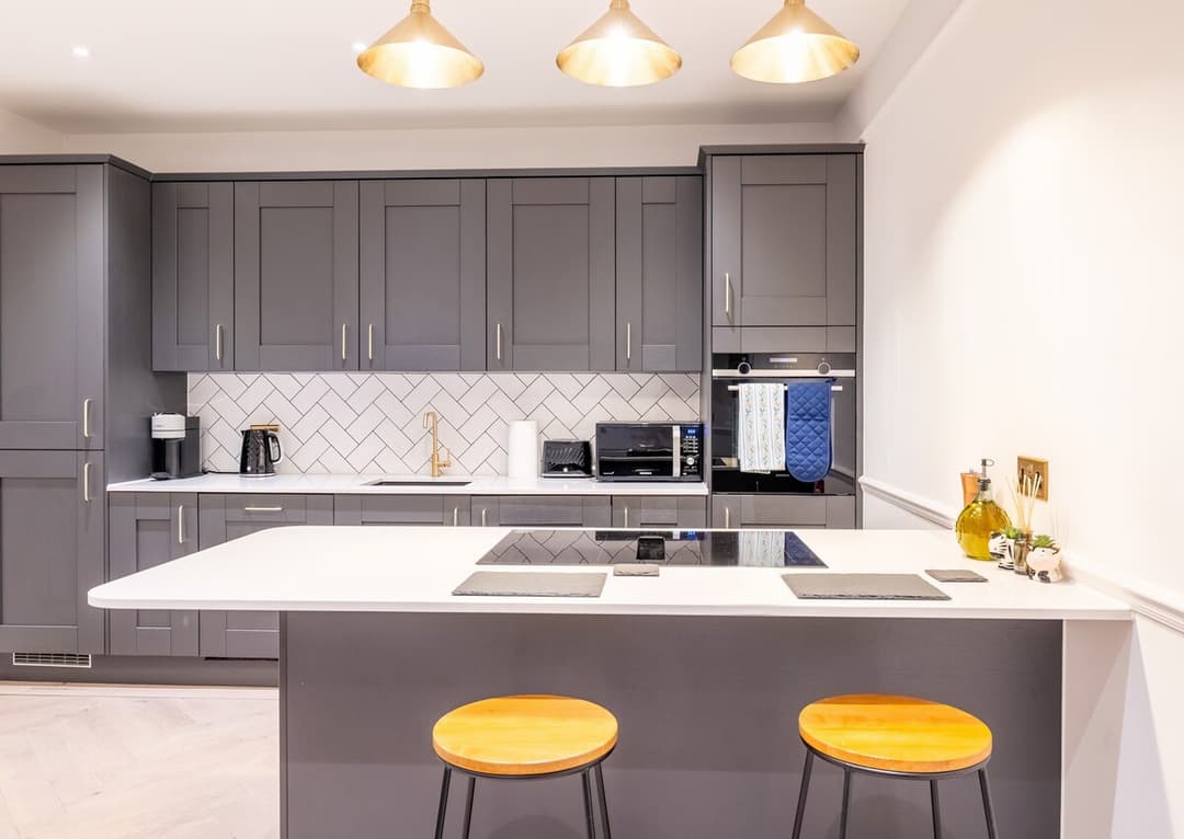 Modern 3/4bed 3bath | Comfort & Style - View 5