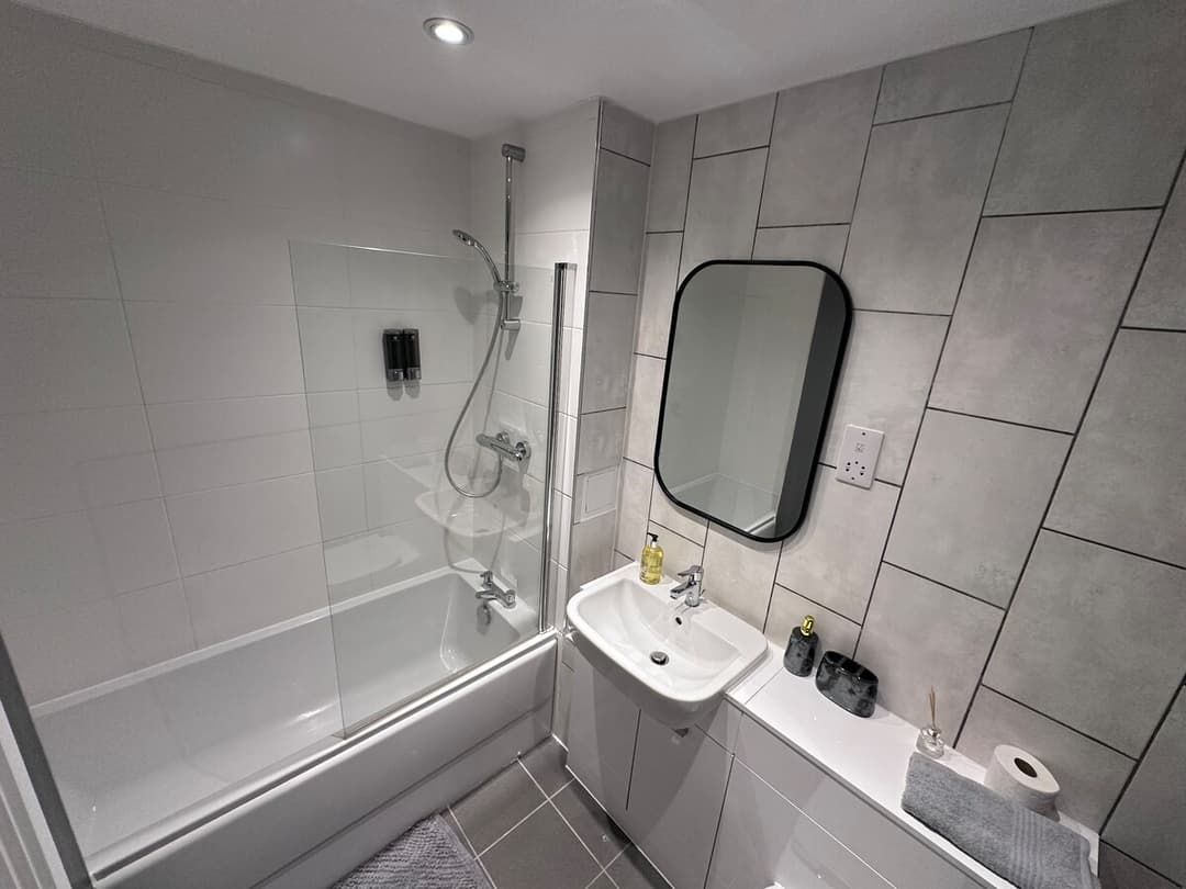 Cosy Stevenage Town Centre flat near park & museum - View 8