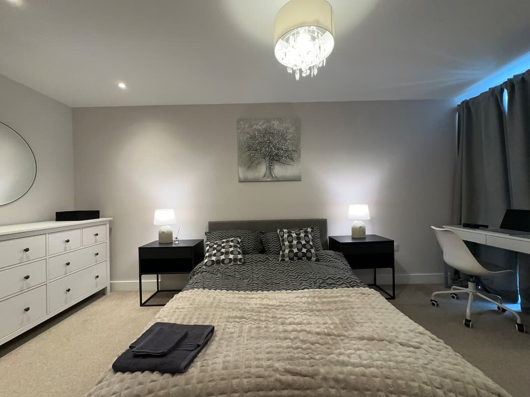 Cosy Stevenage Town Centre flat near park & museum - View 10
