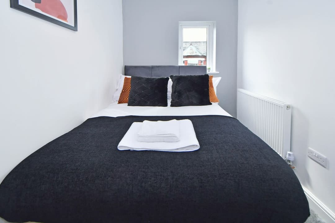 5 Bedroom 3 Bathroom Entire Home In Cheshire East, United Kingdom - View 13