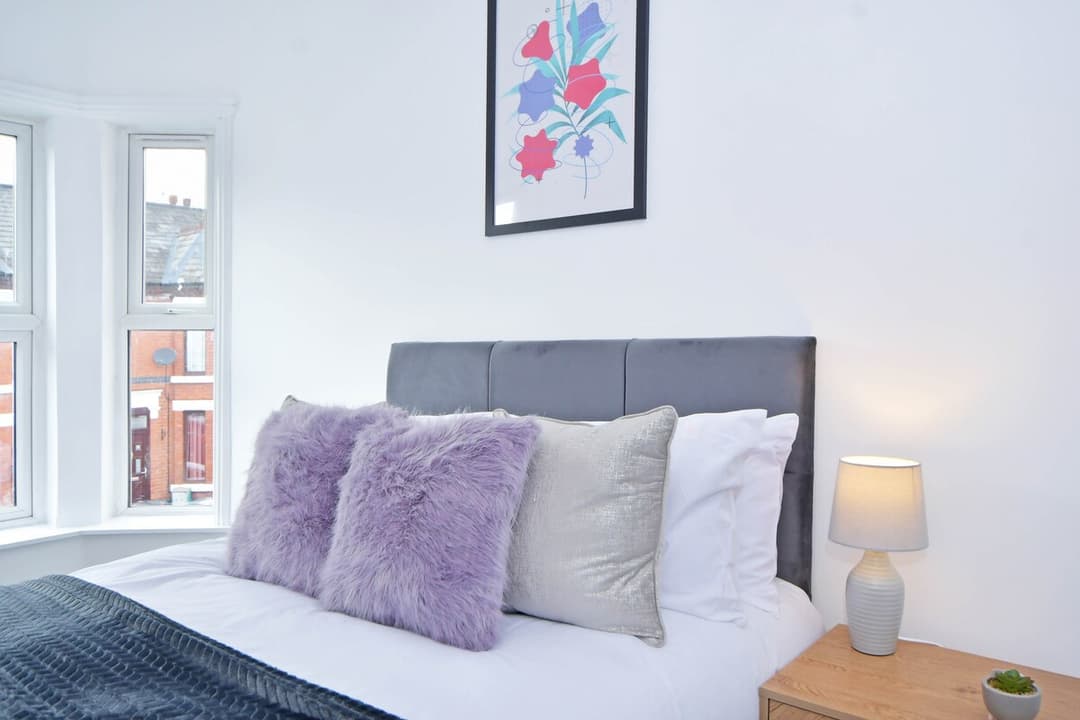 5 Bedroom 3 Bathroom Entire Home In Cheshire East, United Kingdom - View 15