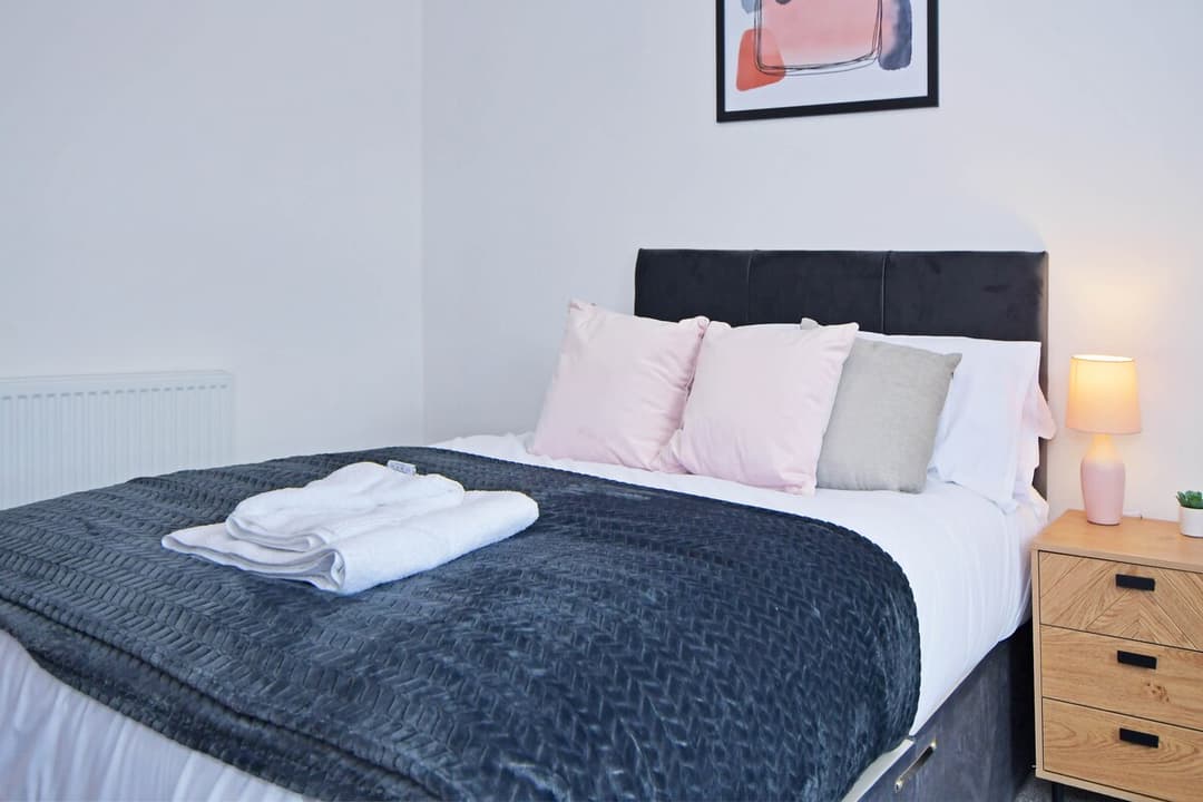 5 Bedroom 3 Bathroom Entire Home In Cheshire East, United Kingdom - View 21