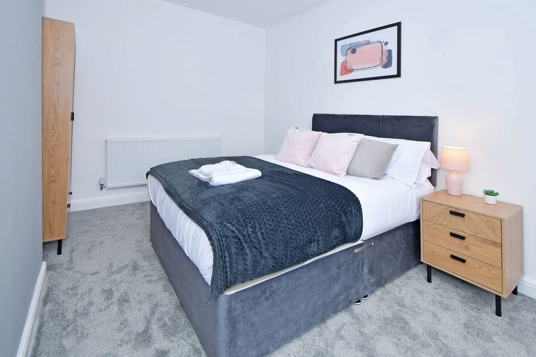 5 Bedroom 3 Bathroom Entire Home In Cheshire East, United Kingdom - View 26