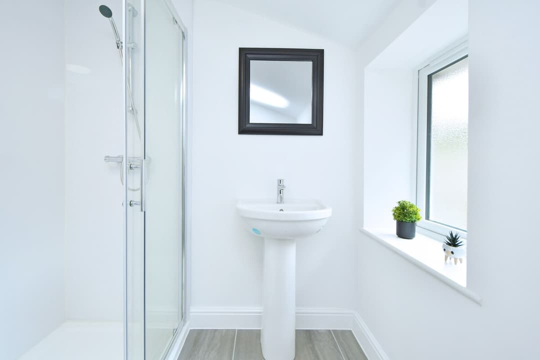 5 Bedroom 3 Bathroom Entire Home In Cheshire East, United Kingdom - View 33