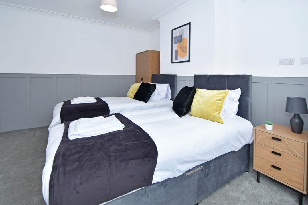 5 Bedroom 3 Bathroom Entire Home In Cheshire East, United Kingdom - View 48